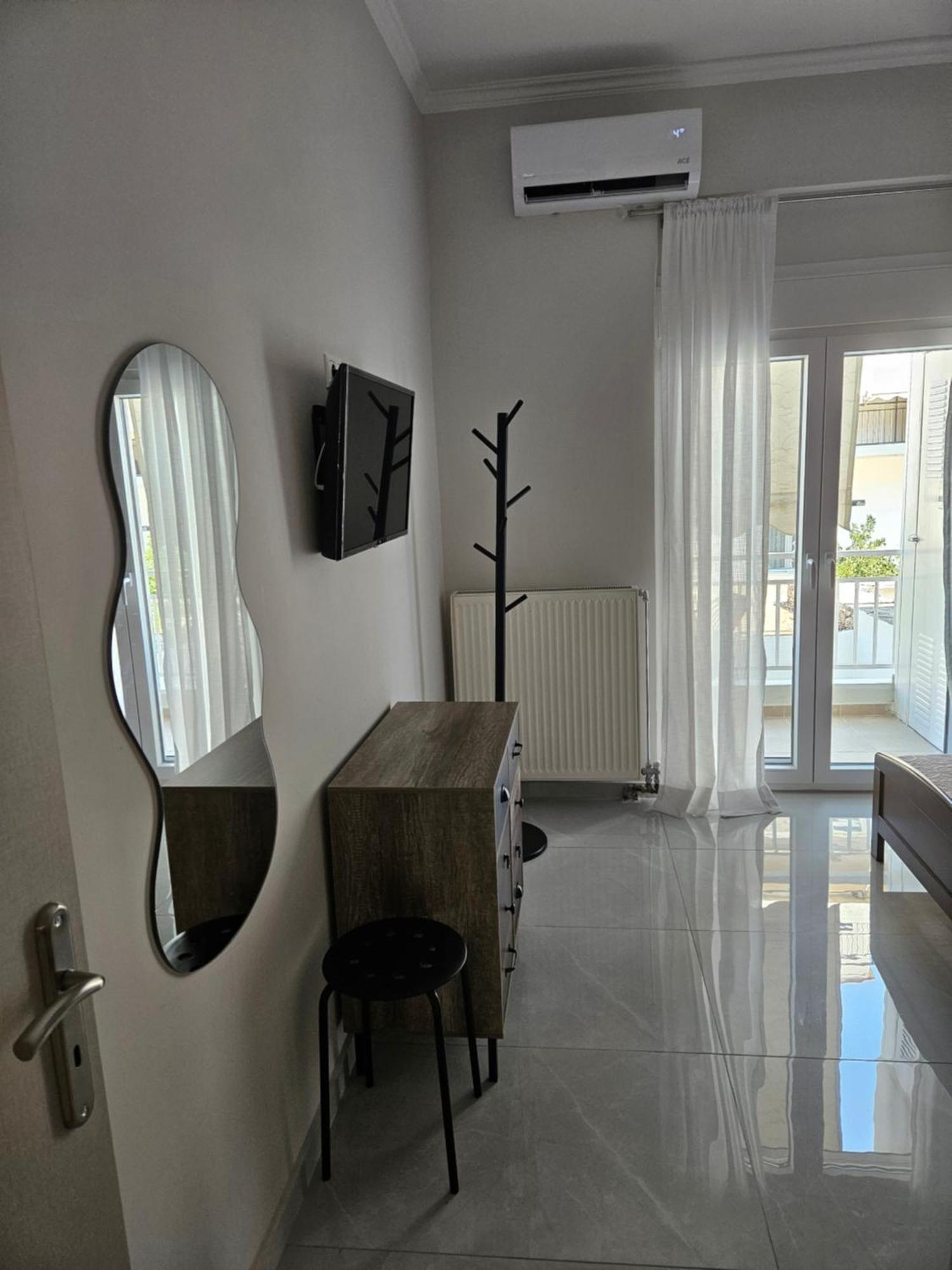 Maggie'S Blissful Escape Apartment Loutraki  Bagian luar foto